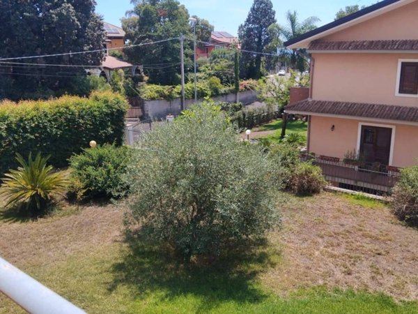 casa indipendente in vendita ad Aci Sant'Antonio in zona Lavinaio