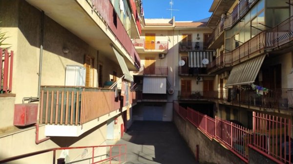 appartamento in vendita ad Aci Sant'Antonio in zona Lavina