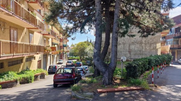 appartamento in vendita ad Aci Sant'Antonio in zona Lavina