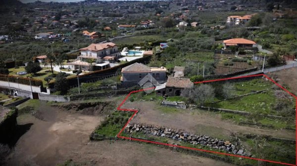 casa indipendente in vendita ad Aci Sant'Antonio in zona Lavina