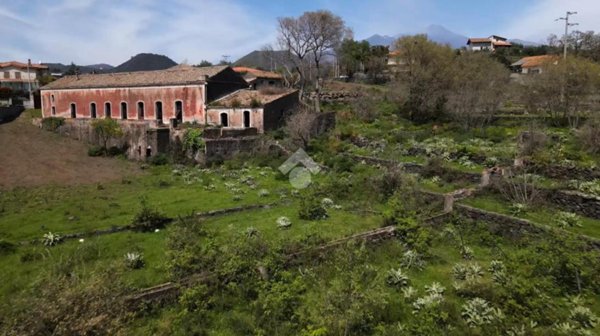 casa indipendente in vendita ad Aci Sant'Antonio in zona Lavinaio