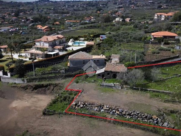 casa indipendente in vendita ad Aci Sant'Antonio in zona Lavinaio