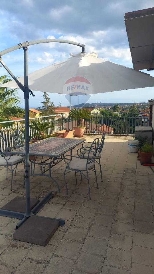 appartamento in vendita ad Aci Sant'Antonio
