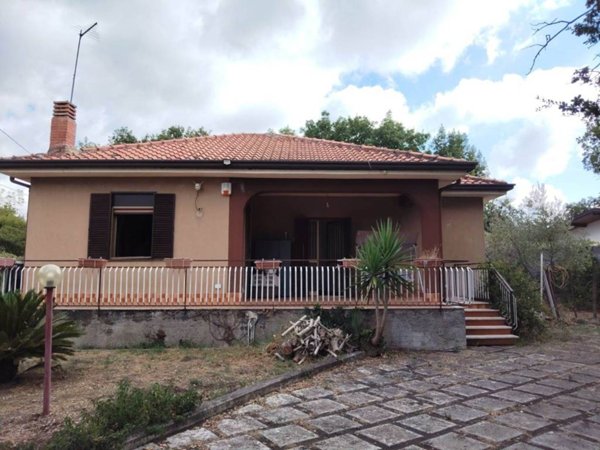 casa indipendente in vendita ad Aci Sant'Antonio in zona Lavinaio