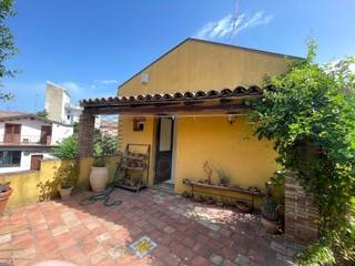 casa indipendente in vendita ad Aci Sant'Antonio