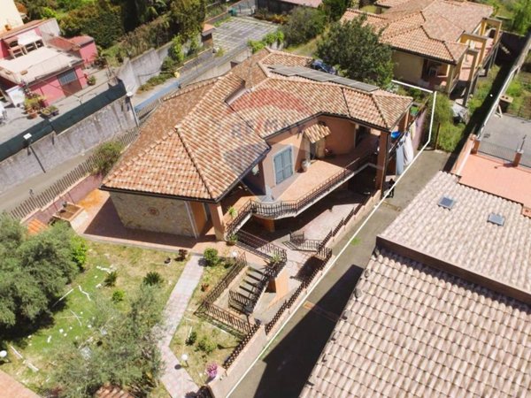 casa indipendente in vendita ad Aci Sant'Antonio in zona Lavinaio