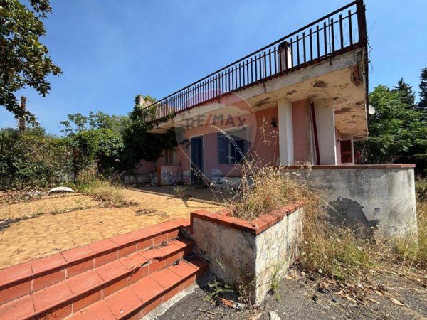 casa indipendente in vendita ad Aci Sant'Antonio