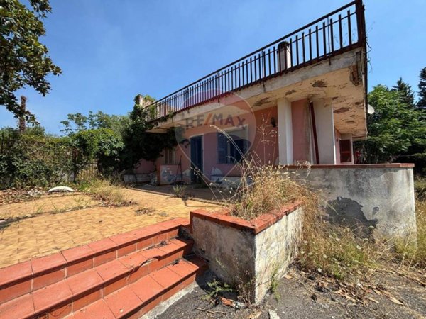 casa indipendente in vendita ad Aci Sant'Antonio