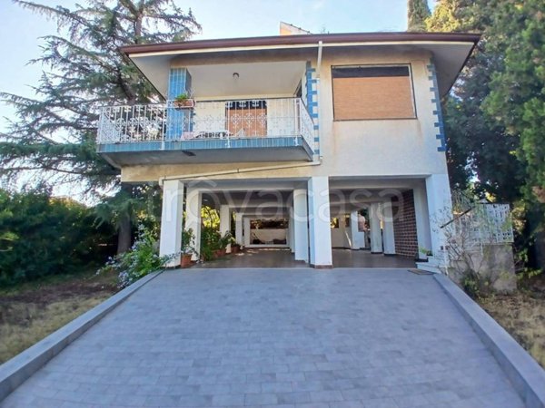 casa indipendente in vendita ad Aci Sant'Antonio in zona Lavinaio