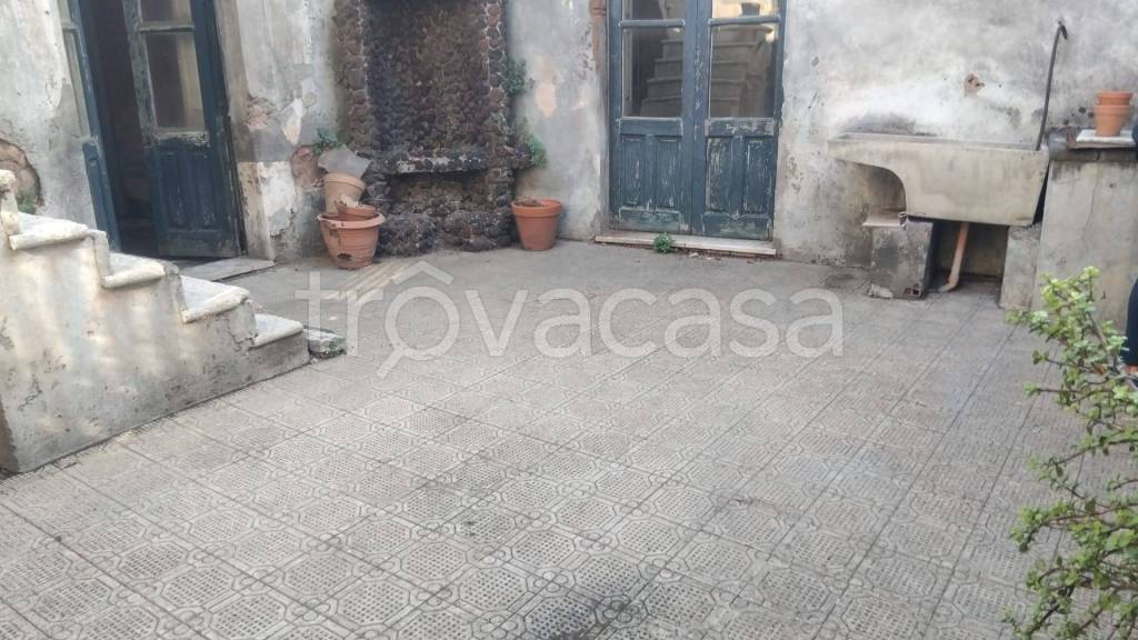 casa indipendente in vendita ad Aci Sant'Antonio