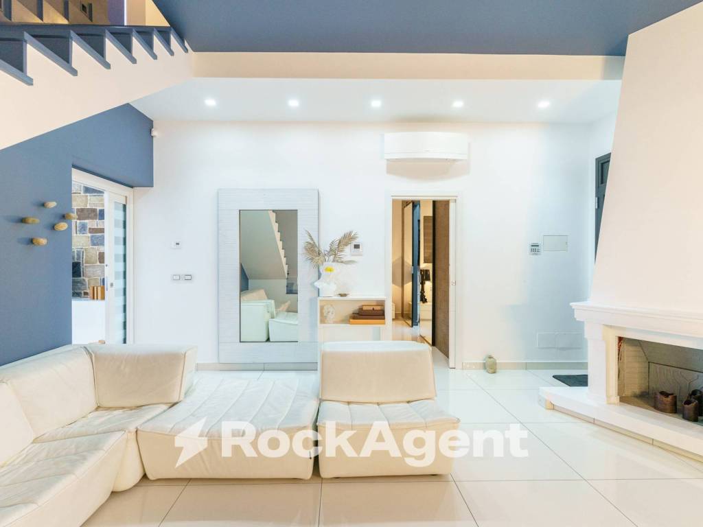 casa indipendente in vendita ad Aci Sant'Antonio