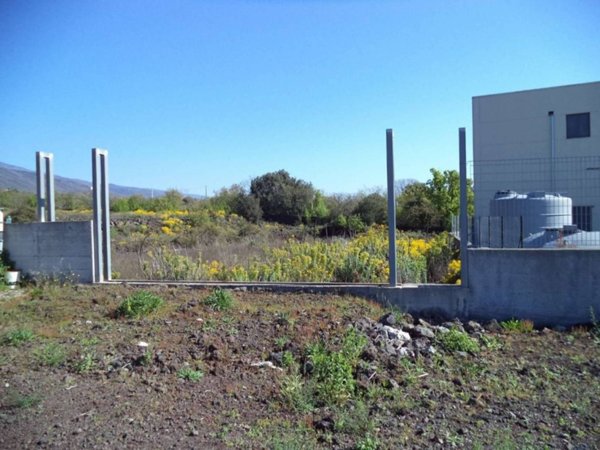 terreno agricolo in vendita ad Aci Sant'Antonio in zona Lavinaio
