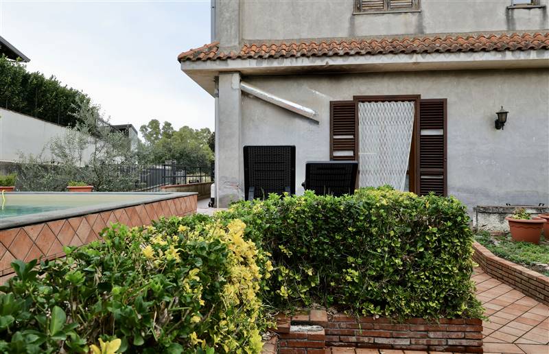 casa indipendente in vendita ad Aci Sant'Antonio