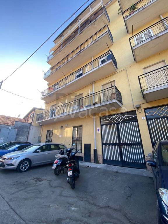 appartamento in vendita ad Aci Sant'Antonio