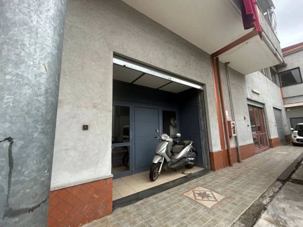 negozio in vendita ad Aci Sant'Antonio