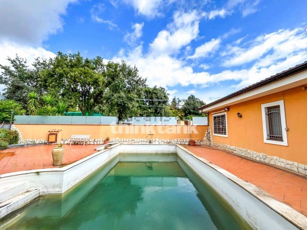 casa indipendente in vendita ad Aci Sant'Antonio