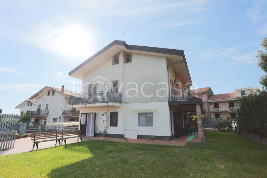 appartamento in vendita ad Aci Sant'Antonio