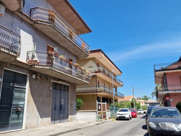 appartamento in vendita ad Aci Sant'Antonio
