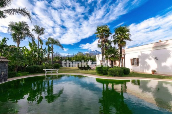 casa indipendente in vendita ad Aci Sant'Antonio