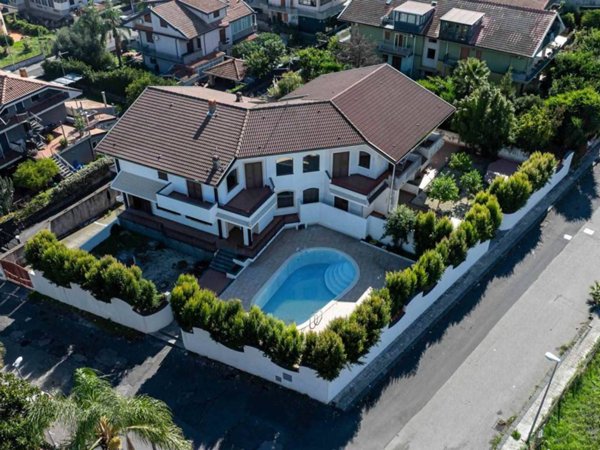 casa indipendente in vendita ad Aci Sant'Antonio