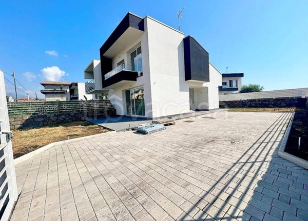 casa indipendente in vendita ad Aci Sant'Antonio