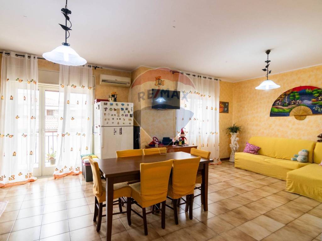 appartamento in vendita ad Aci Sant'Antonio