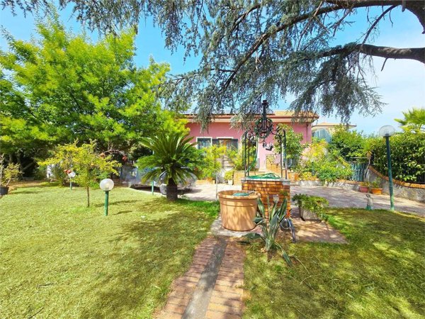 casa indipendente in vendita ad Aci Sant'Antonio