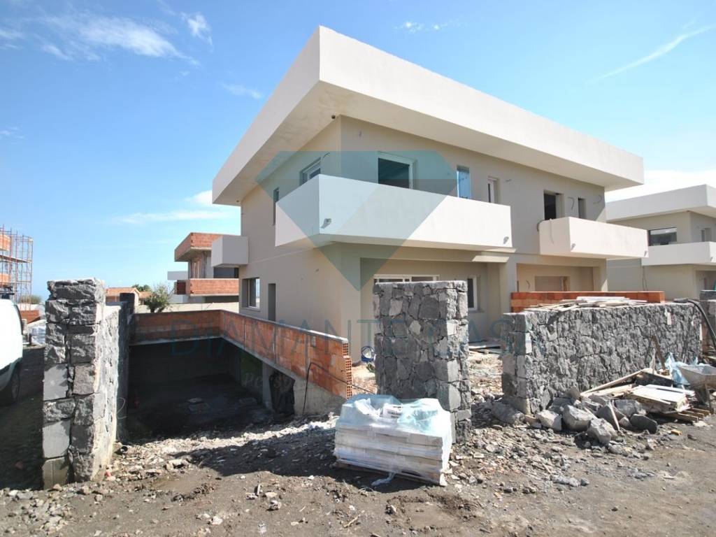 casa indipendente in vendita ad Aci Sant'Antonio