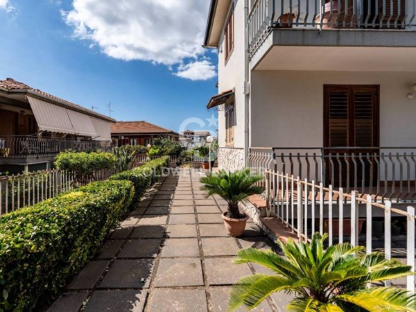 appartamento in vendita ad Aci Sant'Antonio