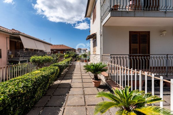 appartamento in vendita ad Aci Sant'Antonio