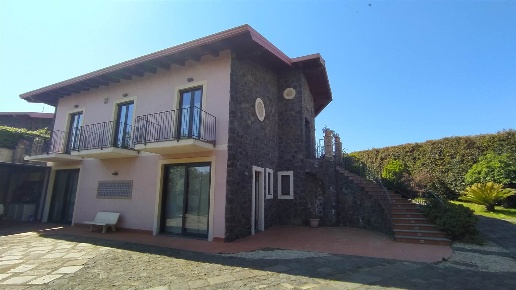 casa indipendente in vendita ad Aci Sant'Antonio