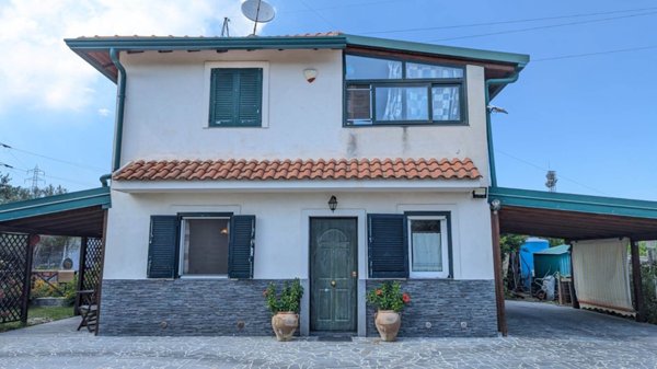 casa indipendente in vendita ad Aci Sant'Antonio