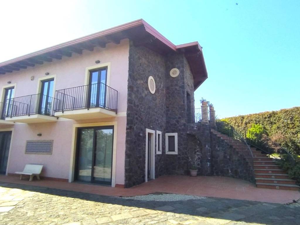 casa indipendente in vendita ad Aci Sant'Antonio