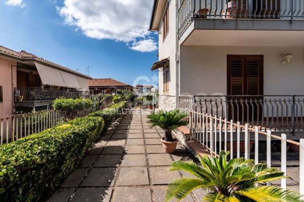 appartamento in vendita ad Aci Sant'Antonio