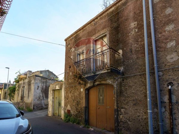 casa indipendente in vendita ad Aci Sant'Antonio