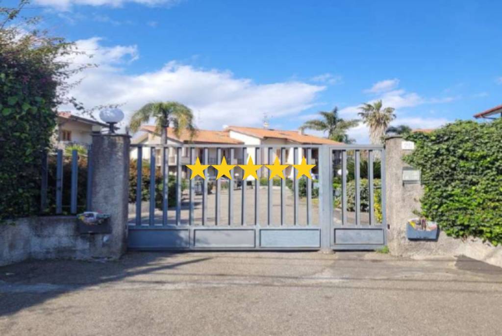casa indipendente in vendita ad Aci Sant'Antonio