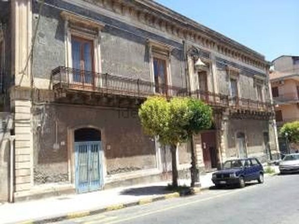 casa indipendente in vendita ad Aci Sant'Antonio