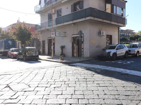 negozio in vendita ad Aci Sant'Antonio