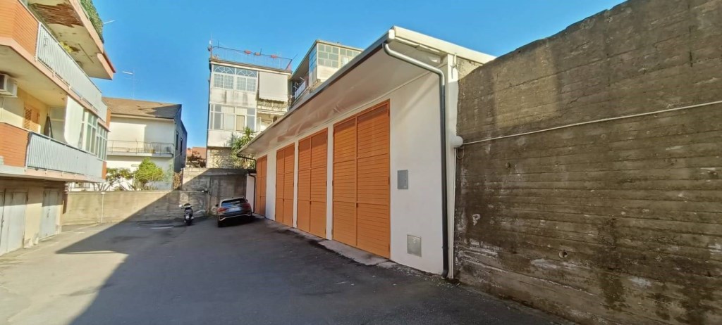locale commerciale in vendita ad Aci Sant'Antonio