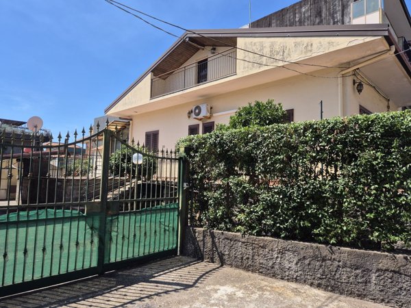 casa indipendente in vendita ad Aci Sant'Antonio