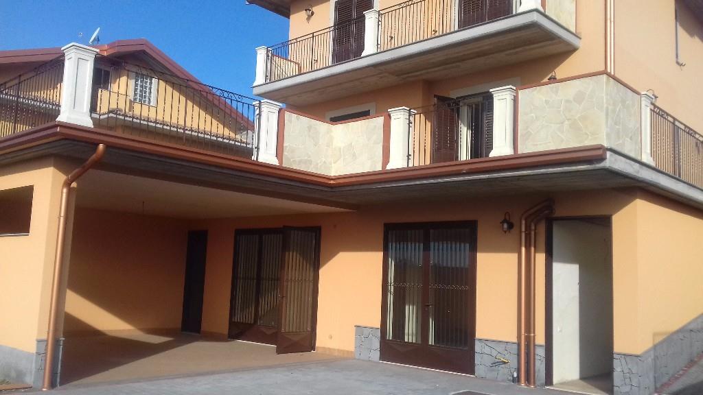 casa indipendente in vendita ad Aci Sant'Antonio in zona Lavinaio
