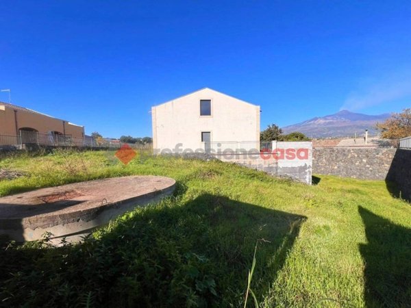 casa indipendente in vendita ad Aci Sant'Antonio in zona Lavina