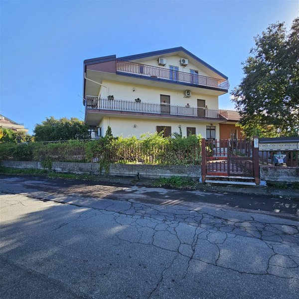 appartamento in vendita ad Aci Sant'Antonio