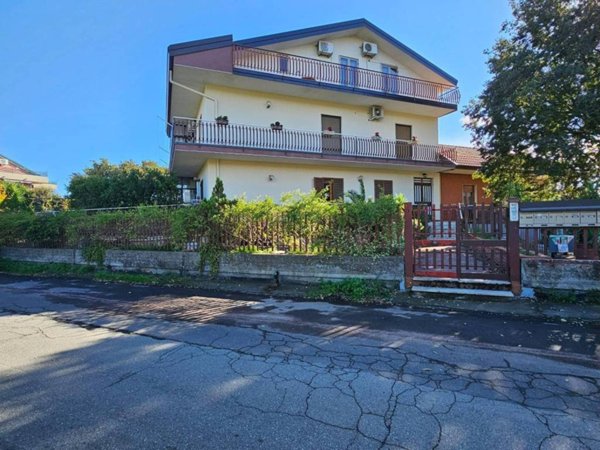 appartamento in vendita ad Aci Sant'Antonio