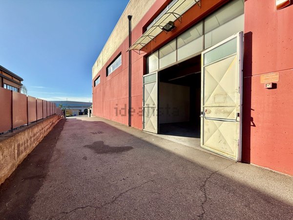 capannone in vendita ad Aci Sant'Antonio