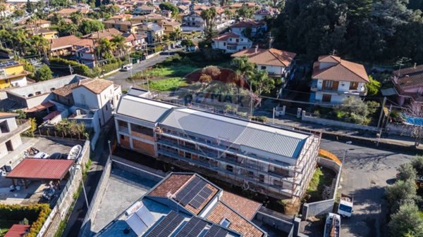 casa indipendente in vendita ad Aci Sant'Antonio