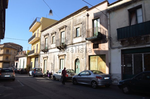 casa indipendente in vendita ad Aci Sant'Antonio