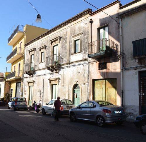 casa indipendente in vendita ad Aci Sant'Antonio