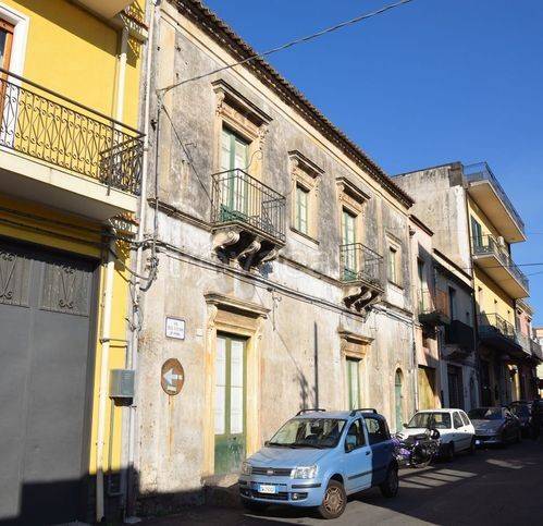 casa indipendente in vendita ad Aci Sant'Antonio