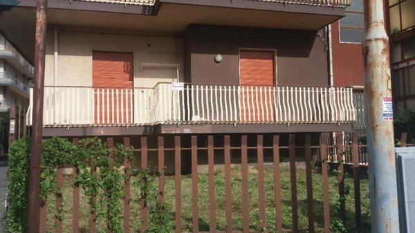 appartamento in vendita ad Aci Sant'Antonio